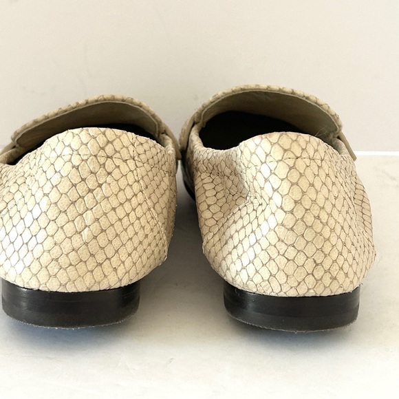 Tory Burch Ballet Loafer Flats Shoes Snakeskin Leather Gold Logo Beige Size 5.5 - Picture 7 of 16